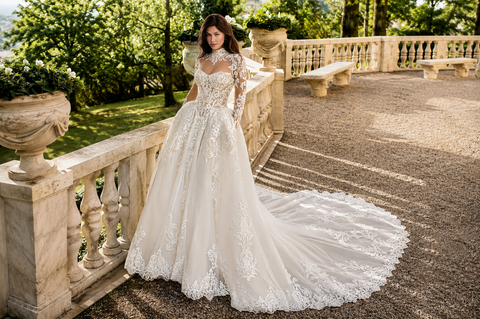 Althea brudekjole fra Panayotis – romantisk designerbrudekjole med elegant silhuet til brude i Vejle og Kongens Lyngby.
